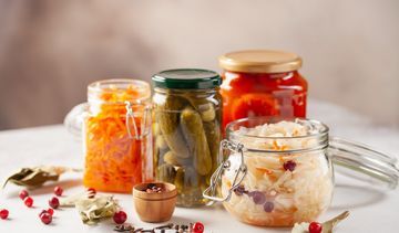 Naturalne probiotyki, czyli moc kiszonek i mleka fermentowanego