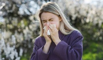 Całoroczny kalendarz pylenia dla alergików – kiedy musisz uważać na pyłki?