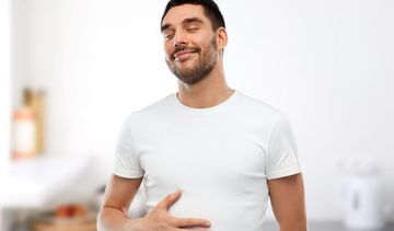 Co na trawienie? Zioła, herbaty i leki bez recepty na problemy pokarmowe