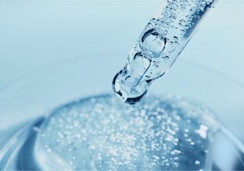 Propanediol działa przede wszystkim jako humektant i rozpuszczalnik.