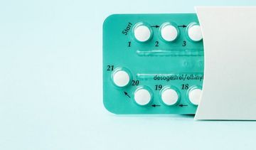 Na czym polega antykoncepcja hormonalna?