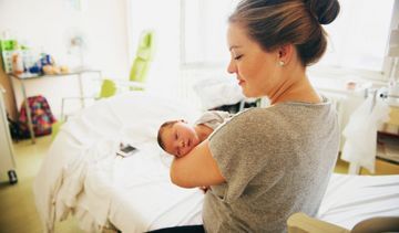 Przygotowanie do porodu – jak ćwiczyć i co zabrać na porodówkę?