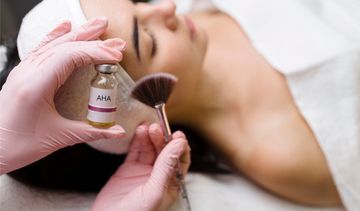 Kwas jabłkowy (malic acid) w kosmetykach – czym jest, jakie ma właściwości, jaką funkcję pełni?