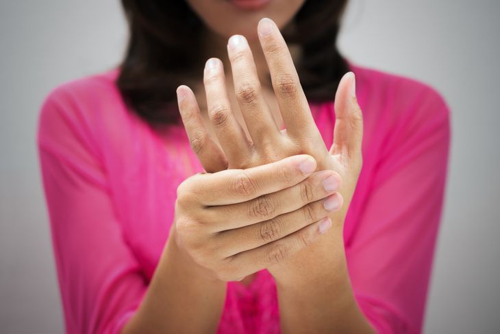 Drętwienie kończyn – przyczyny, diagnostyka i leczenie parestezji