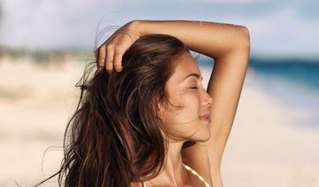 Regeneracja włosów po urlopie – trzy kroki do zdrowych włosów