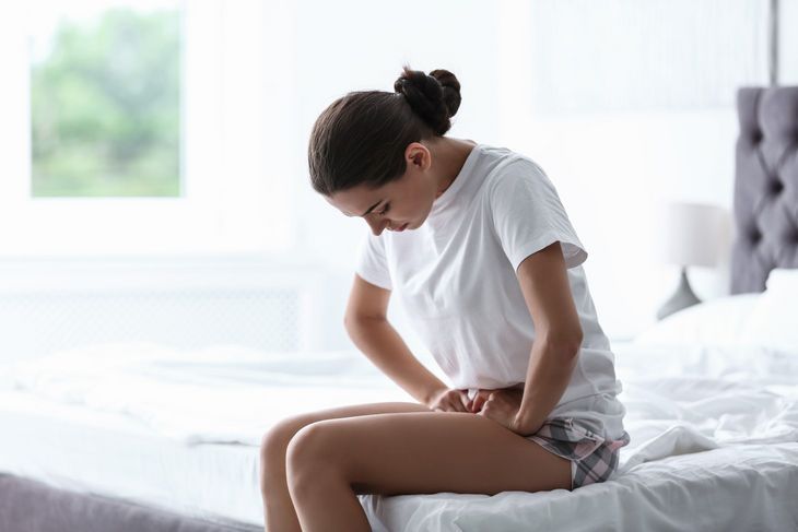 Pieczenie pochwy ma najczęściej przyczynę alergiczną lub infekcyjną, jednak może też być odczuwane po stosunku, w okresie ciąży, menopauzy, po porodzie. Fot. Adobe Stock.