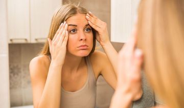 Pierwsze zmarszczki pod oczami i na czole. Jaki wybrać krem na pierwsze zmarszczki?