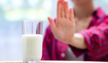 Nietolerancja laktozy - objawy. Czym się różni nietolerancja laktozy od alergii na mleko?