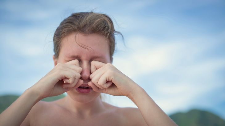 Alergiczne zapalenie spojówek to proces zapalny w obrębie spojówki oka / Fot. Adobe Stock