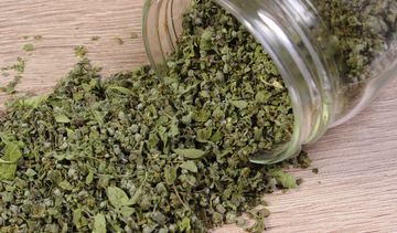 Właściwości lecznicze majeranku. Maść majerankowa do walki z katarem