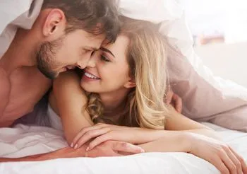 Seks analny może przynieść nowe doznania w stosunku do seksu oralnego czy waginalnego. 