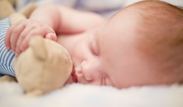 Dlaczego niemowlę nie chce spać w nocy – najczęstsze przyczyny