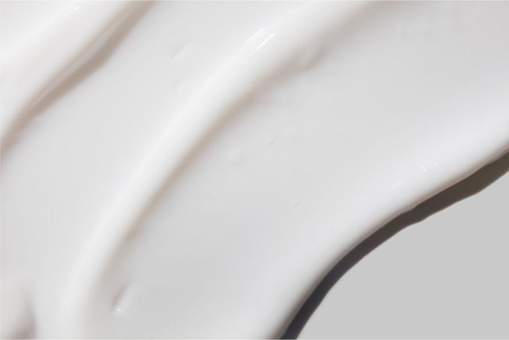 Sodium Polyacrylate stabilizuje emulsje.