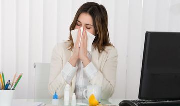 Katar sienny – jak leczyć. Jak działają leki na alergię bez recepty?