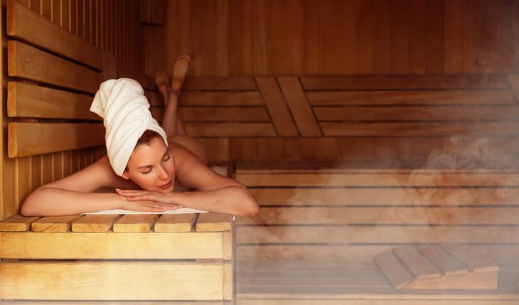 Sauna nie jest wskazana na przeziębienie, może za to pomóc się odprężyć, gdy jesteśmy zdrowi.