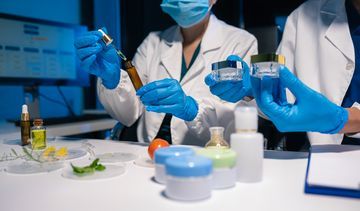 Polysorbate 80 (polisorbat 80) – właściwości i zastosowanie w kosmetykach