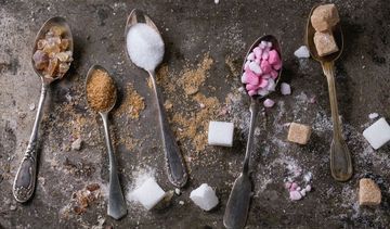 Słodziki czy cukier – co wybrać? Różnice i wpływ na zdrowie