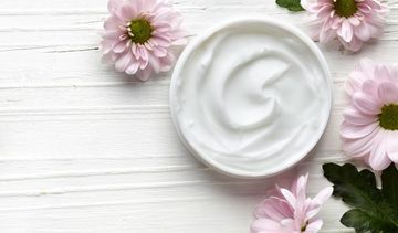 Krem do twarzy i pod oczy − jak dobrać krem do typu cery?