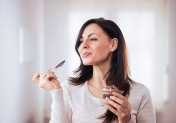 Słodki posmak w ustach niezwiązany ze słodkim pokarmem może pojawić się jako objaw chorób metabolicznych, jak cukrzyca, neurologicznych, infekcji wirusowych, a niekiedy nawet nowotworów.