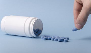 Zaburzenia erekcji – czy warto leczyć się samemu