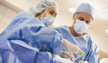 Kardiowerter-defibrylator (ICD) – jak działa? Wszczepienie kardiowertera, powikłania