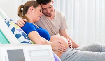 Poród rodzinny – ile kosztuje? Zalety i wady porodu rodzinnego