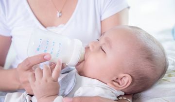 Karmienie dziecka – naturalne czy sztuczne?