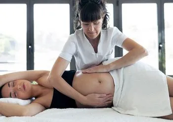 Od 30. tygodnia ciąży warto zacząć myśleć o przygotowaniach do porodu, zapisać się na zajęcia w szkole rodzenia i wybrać szpital.