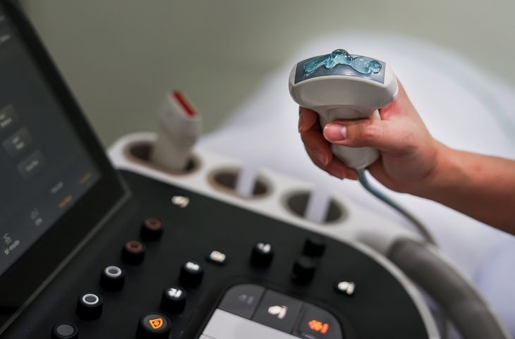 Wykonuje się USG węzłów chłonnych, stawów, mięśni - badanie jest szeroko wykorzystywane w diagnostyce różnych chorób / Fot. Adobe Stock