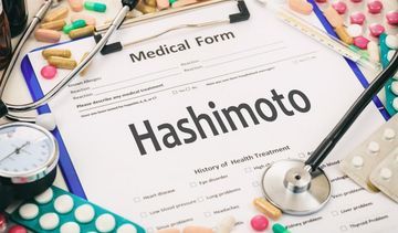 Objawy choroby Hashimoto – jak rozpoznać tę niedoczynność tarczycy?