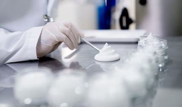 Konserwanty w kosmetykach – parabeny, formaldehyd, konserwanty naturalne