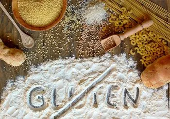 Pieczywo i rozsypana mąka