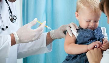 Szczepionka na polio – rodzaje, schemat szczepienia i kalendarz dawek